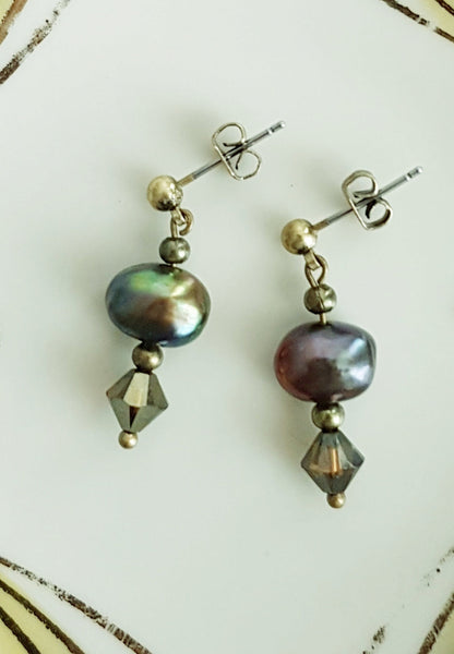 Dark freshwater pearl earrings