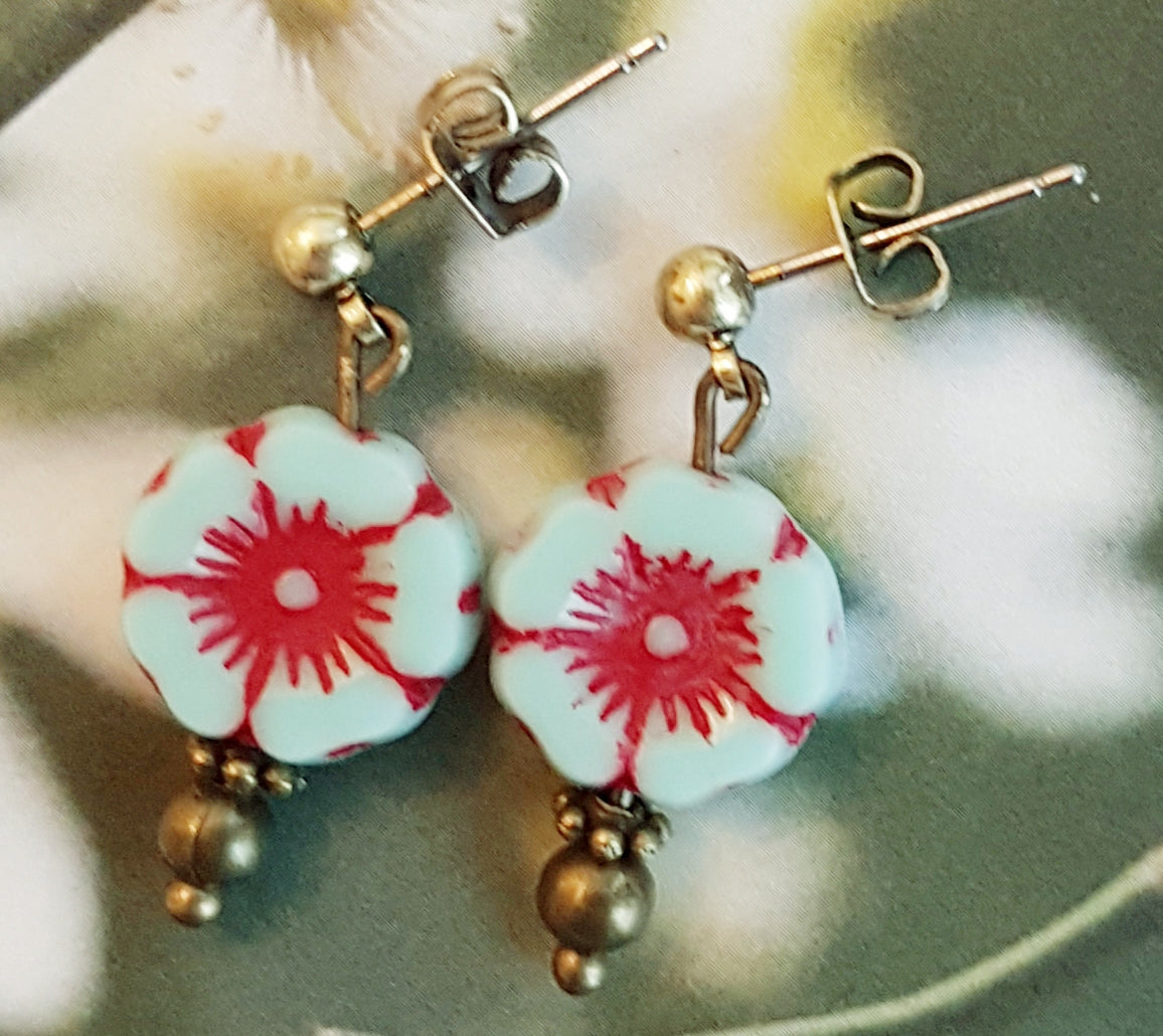 Ace of Cups Jewellery Czech flower earrings/turquoise