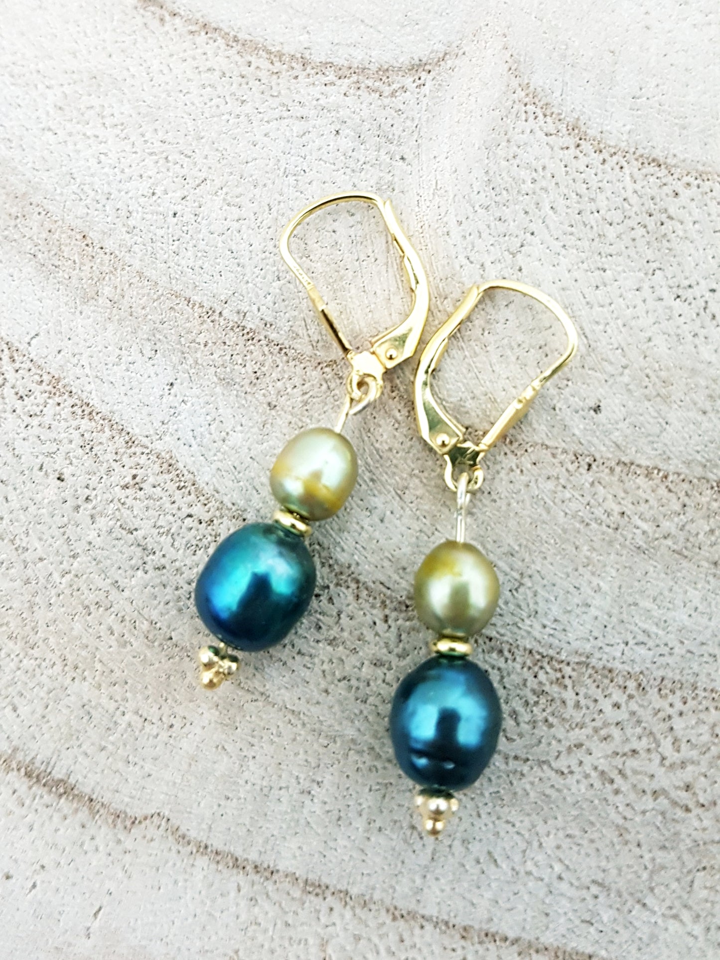 Ace of Cups Jewellery Pearl earrings/olive green, blue